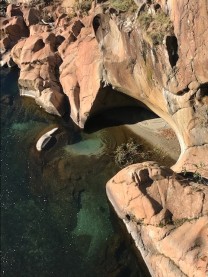 Riesentöpfe an der Ponte del Diavolo in Lanzo Torinese Herbst 2025 (Bild: Sylvia Haendschke)